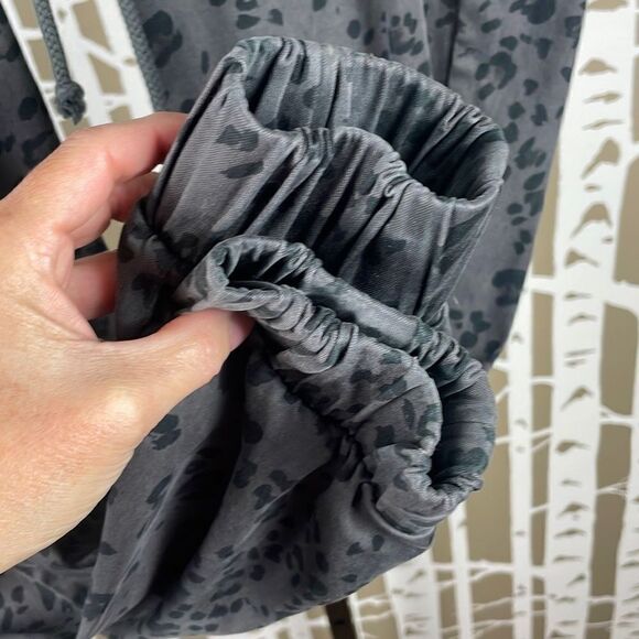 Anthropologie Cloth & Stone Leopard Print Chino Jogger Pants XS Gray, Black - Picture 4 of 11